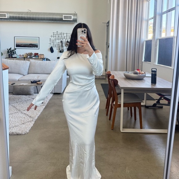 Bridal dress off shoulder - Picture 4 of 7